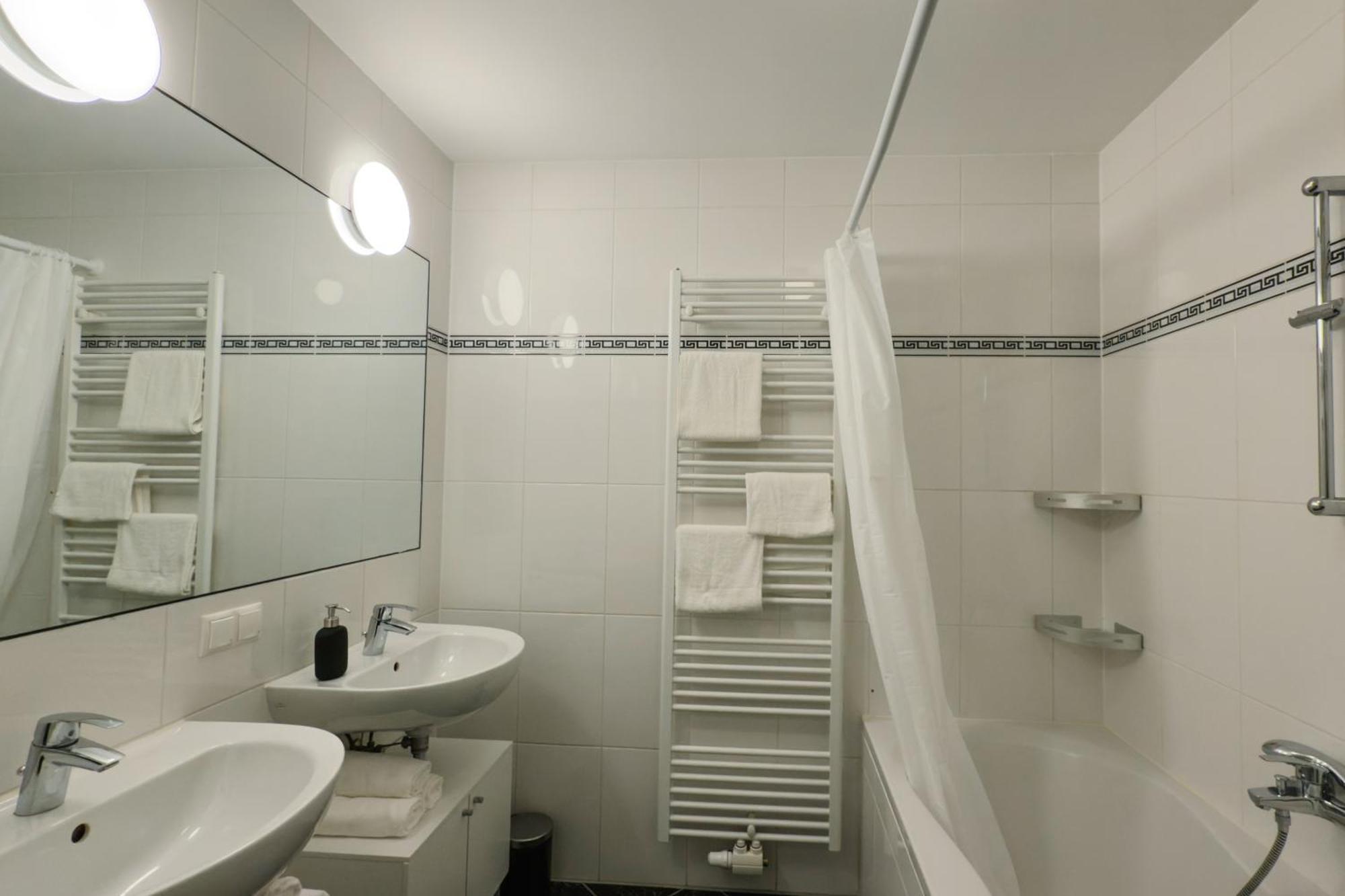 110Qm, 4 Bedrooms, Near Schoenbrunn - Axara Housing Osw 33 Wenen Buitenkant foto